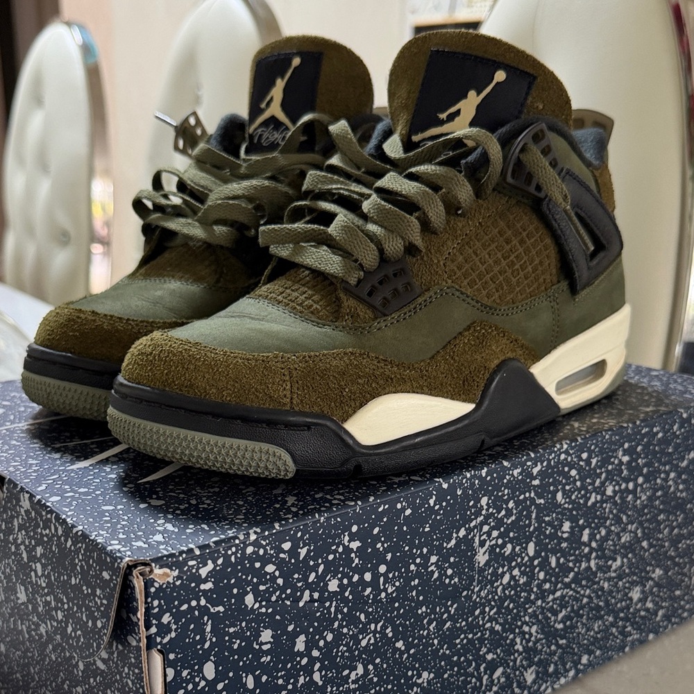Jordan Men's Green and Black Sneakers